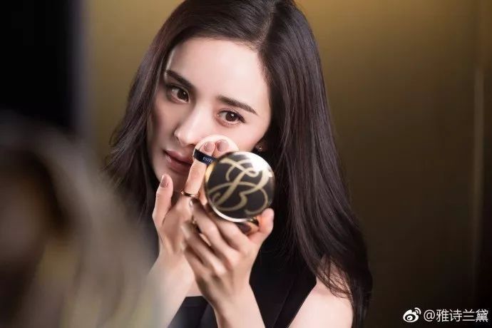 秘籍| 杨幂发际线回归,还亲身示范为啥明星夏天不脱妆?