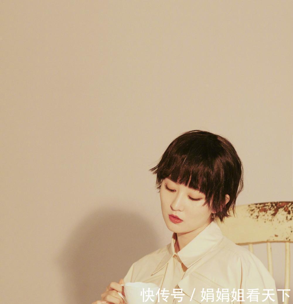『剪掉』乔欣剪掉十年长发,换“狗啃波波头”发型,意外俏皮可爱,美呆了