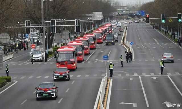  『之车』以北京之车迎接北京援鄂医疗队凯旋，别有深意