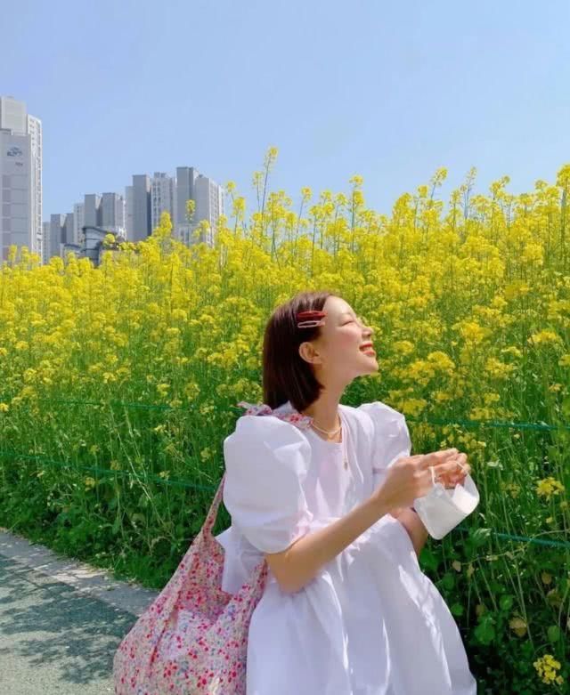  #时髦#夏日时髦小心机，这3款流行配饰轻松穿出少女感！
