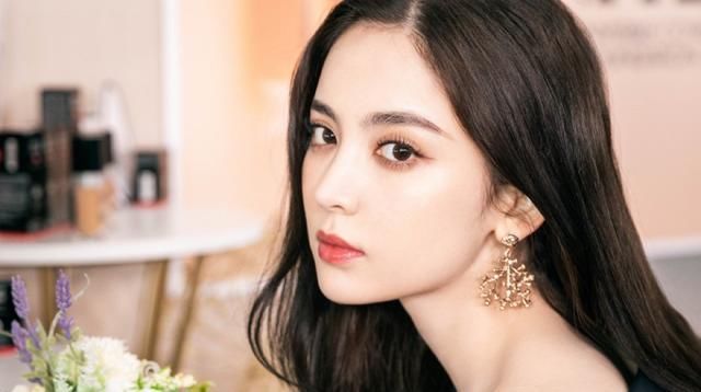  化妆@不爱逛街,不穿裙子,不穿高跟鞋,不化妆的女生是什么样的?