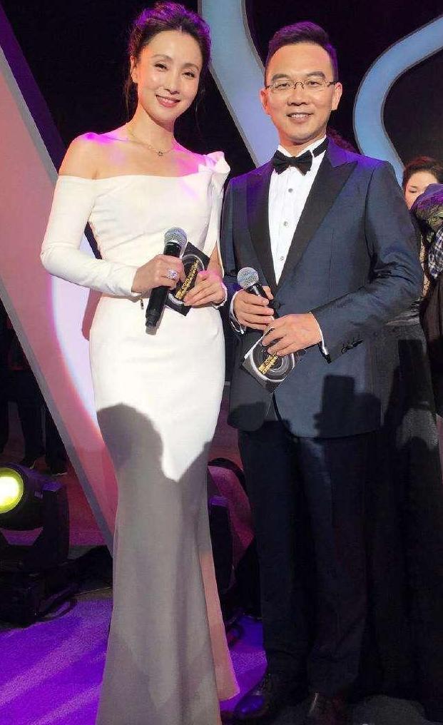 陶虹46岁还学小年轻不好好穿衣, 徐铮你赶快管管你老婆吧