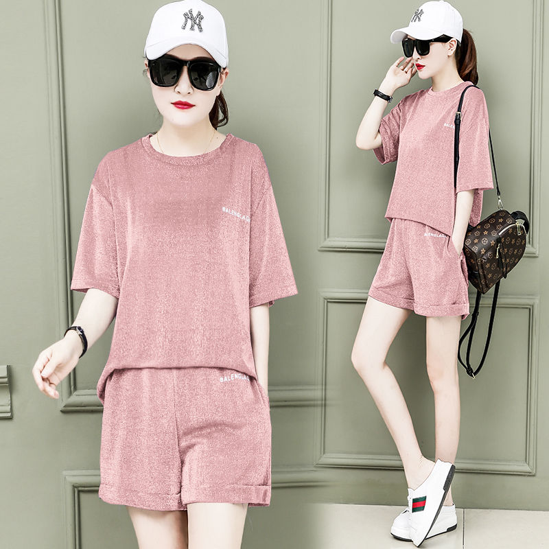 老婆从不穿裙子，只因这运动套装，38岁像22姑娘，舒适显美嫩