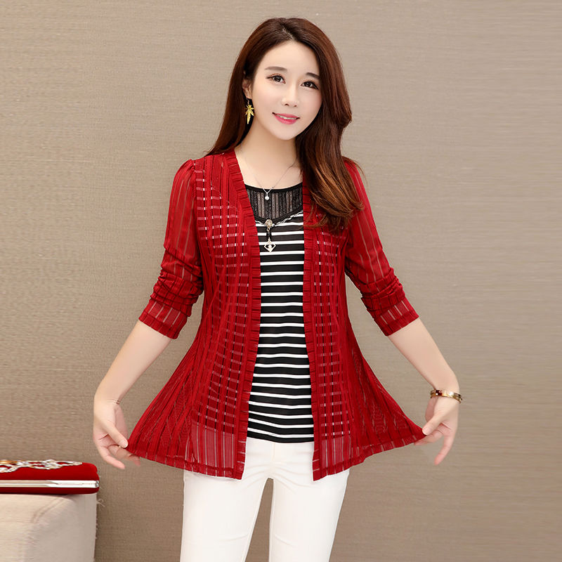 还没有到60，别穿妈妈装!洋气又耐看的“减龄装”，美嫩像朵花