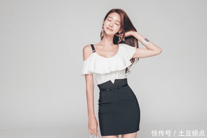『美女』街拍:本来想看美女,但是却被裙子抢镜了,这可不算大胆