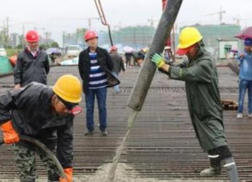  #时间#农村建房混凝土楼板总有裂缝，时间长还会出现渗水问题，