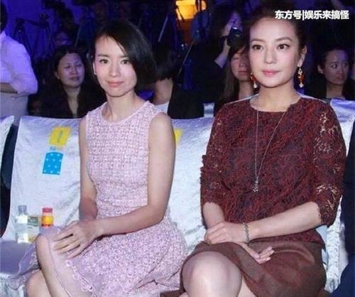 41岁赵薇和37岁董洁同坐，仅差4岁，网友：保养太重要了！