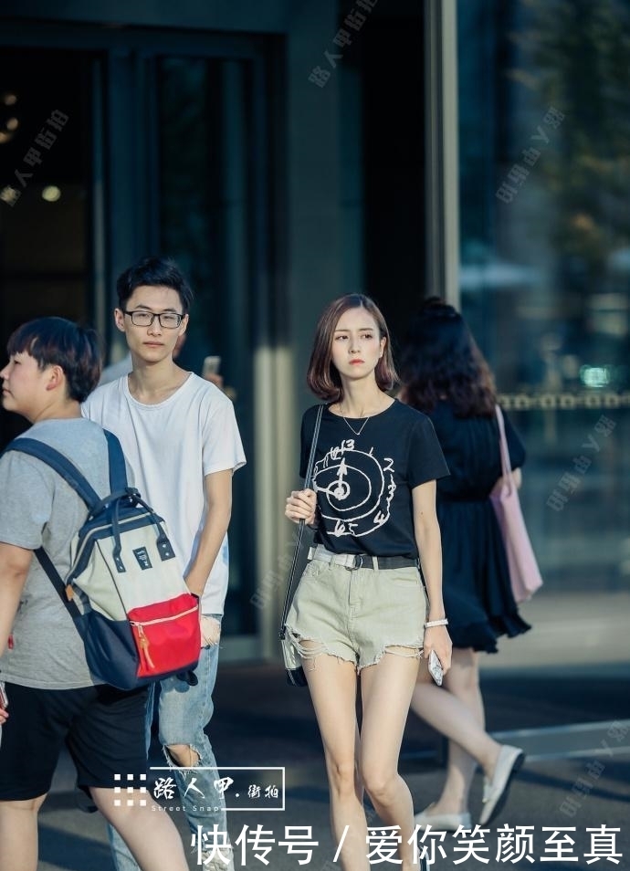  『感觉』街拍 糟糕, 是心动的感觉, 被穿黑色T恤的小姐姐撩到了