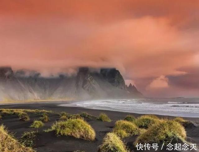 冰岛神秘的“苔原”景观,如同置身天外星球,还曾掩盖一个村庄