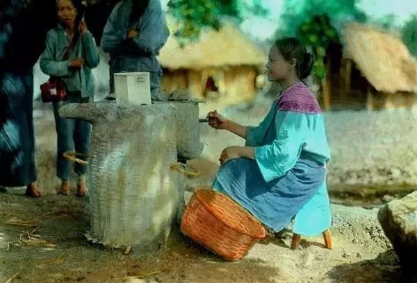 珍贵老照片再现1917年的四川社会:图一为龙头桥，图六为抽烟道长