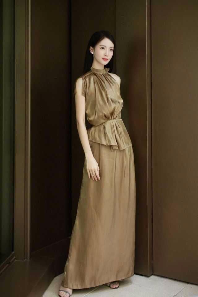 金晨这穿衣风格完全是在暴露身材的短板，网友：还是先长胖点！