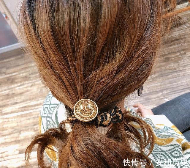 「适合」突然发现,最近突然掀起一股“低马尾”的风潮,尤其适合春天扎