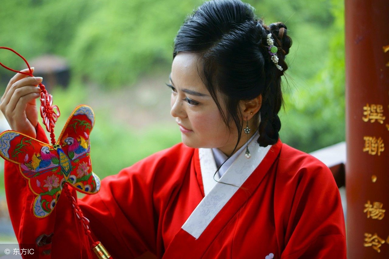 图片欣赏|一组汉服写图集，清新简约的复古发髻