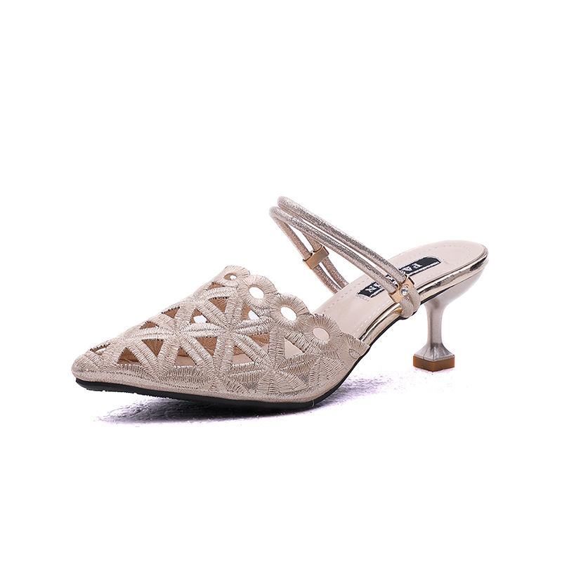 女人没有一双好看的鞋子，穿的再好看都没用