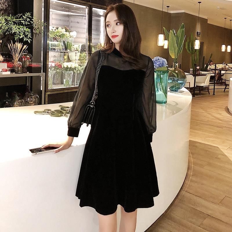 马上国庆了，出门游玩千万别穿碎花裙!瞧这港风套装，减龄又方便