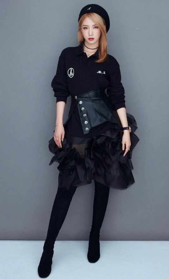 孟美岐的隐形鞋简直绝了，只用一个“点”就撑起了12厘米高跟!