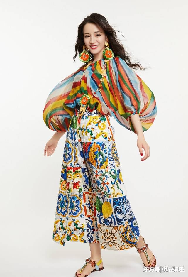 她颜值不输关晓彤,新剧上线却被吐槽像弱智,穿搭时尚靓丽!