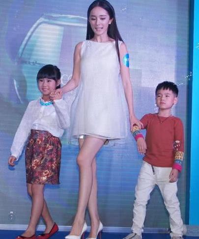 果然是穿高跟鞋的达人, 杨幂的高跟鞋你一双都驾驭不了