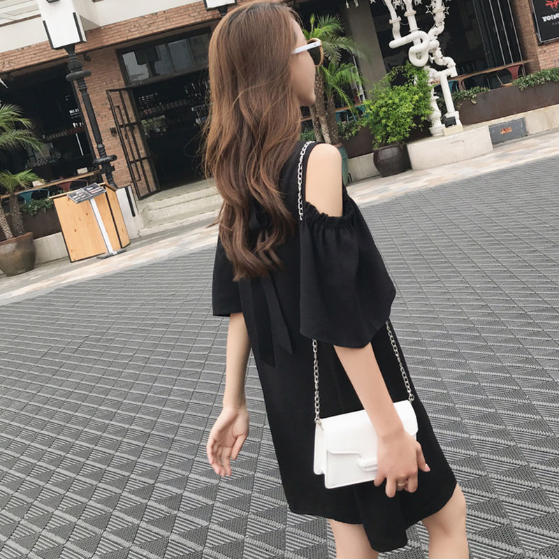 50岁的婆婆，真会打扮!都穿连衣裙和小衫，搭配高跟鞋，太美嫩