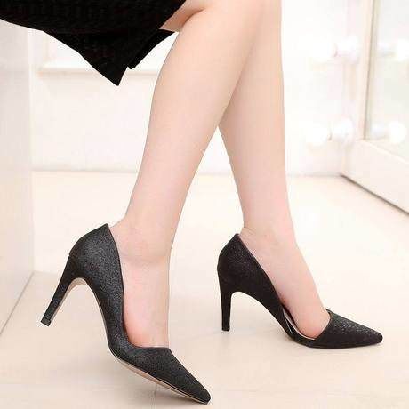 一双尖头单鞋有魅力，性感高跟鞋，让你提升气质