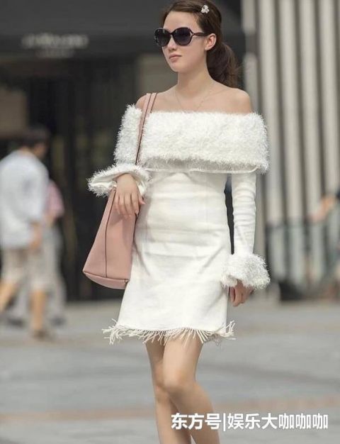  风采■街拍：秋水伊人的美女，一件白色一字肩连衣裙，时尚魅力风采
