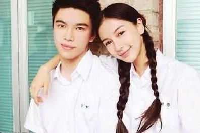 Angelababy一直被传整容，索性公开父母弟弟合照来辟谣