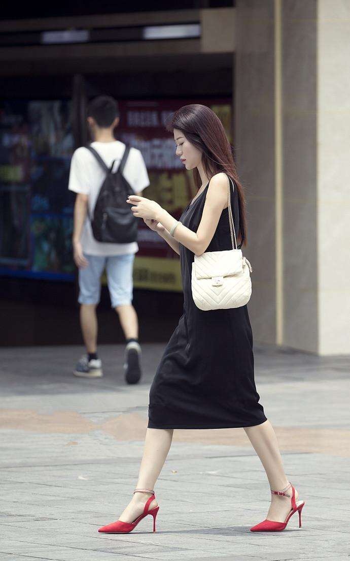 重庆街拍, 黑色系的经典搭配, 为时尚的魅力增添一缕神秘感!