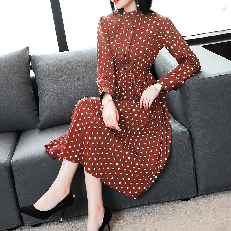 谁说高贵一定穿旗袍?大错特错!下面新款秋裙，能衬出你高贵气质