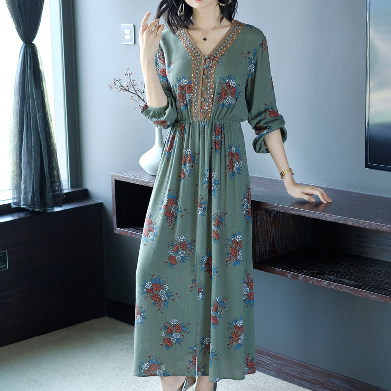 九月这么多秋裙，52岁老婆偏偏挑中了这款棉麻秋裙，虽贵却很美