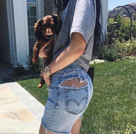 屁屁破洞牛仔裤：露骨时尚或将流行？网友：不懂国外时尚！