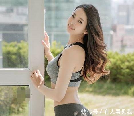 路人街拍，身材好的美女都喜欢穿着清凉，既性感又养眼！