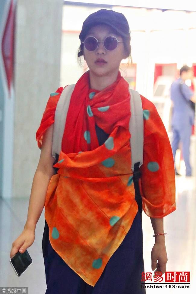 周迅示范花样“穿”围巾还穿出了最炫民族风