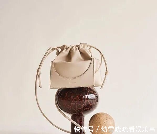  『人民币就』云彩包太爆火！除开BV也有这种知名品牌能够下手