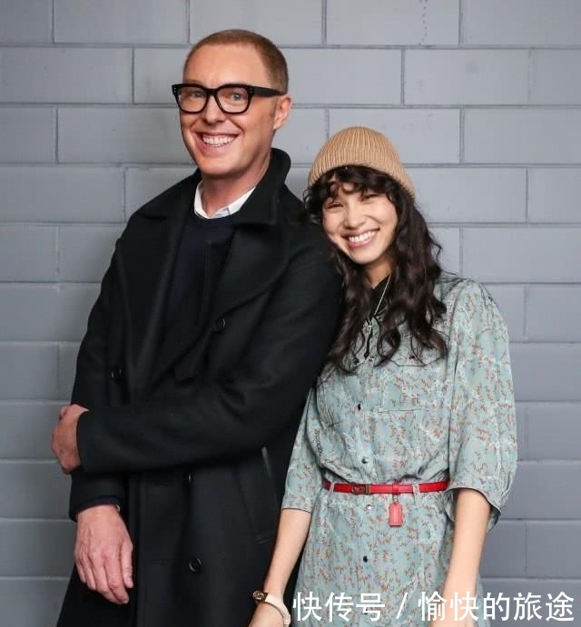 #光希#水原希子时装周走秀，碎花裙满满田园风，与木村光希合影成亮点
