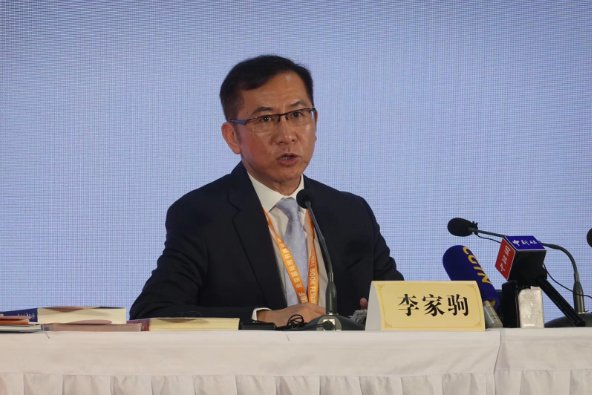 香港出版总会会长：为港青推广正面价值观书籍＂很迫切＂