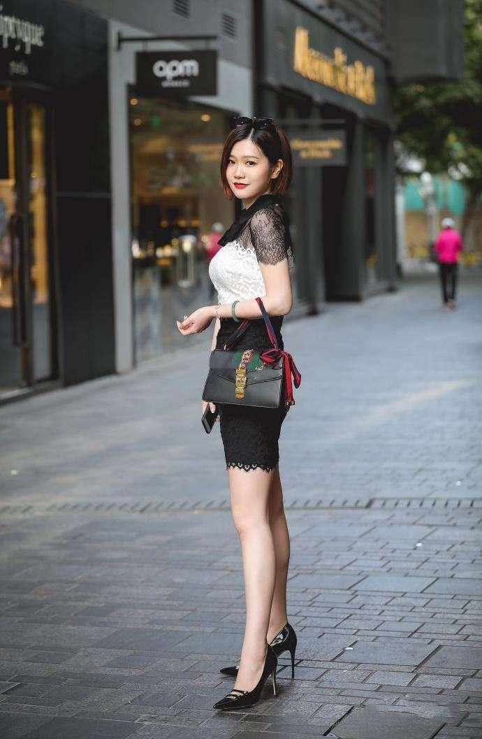 街拍:工作中的女人也很美，认真起来的样子充满魅力!