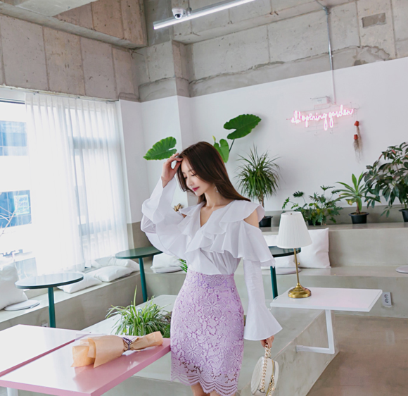 女神孙允珠，紫杉卷簇拉美绣纹交错雪纺裙