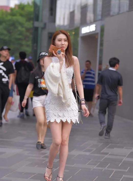  看起来|气质小姐姐丰神冶丽，仙气飘飘，时尚甜美！