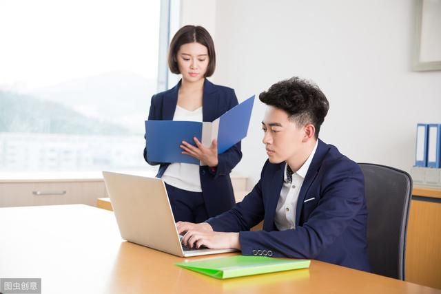 假设每个月工资都一样，你会选择医生、教师还是公务员？