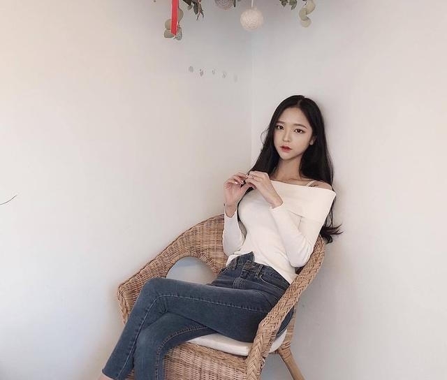 『美人范』紧身牛仔裤简洁又时尚,清新脱俗搭出美人范,简约而不简单!