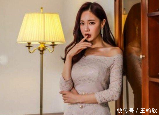 一字肩紧身连衣裙，让你更加的性感妩媚