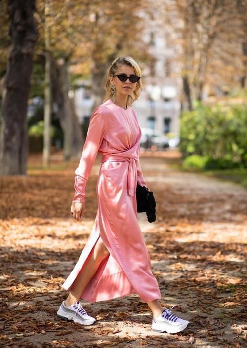  气质■裙子下面别搭高跟鞋，学学时尚达人的“娘MAN风格”，时髦显气质