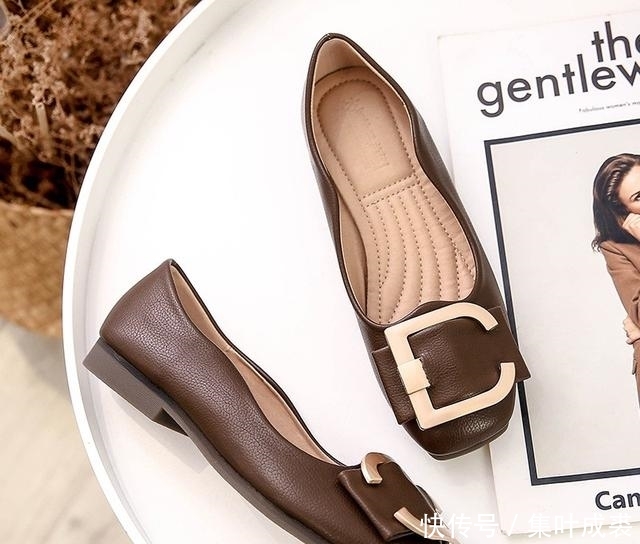 穿着■大热天!女人穿鞋要讲究,瞧这几款“平底鞋”,高级透气有女人味