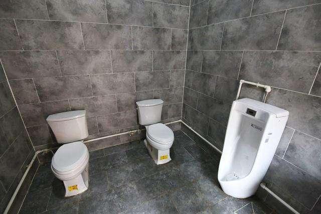 农村改厕后确实干净方便了，但有农民却说用不起！什么原因