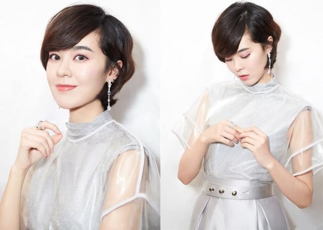 郁可唯穿银色短裙，上身套层薄纱也不丑，网友:一般人穿能丑哭!