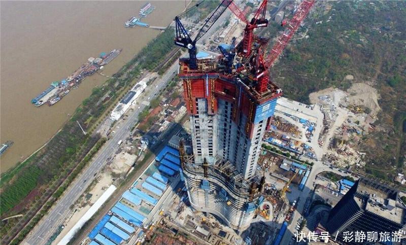 300亿建武汉最高楼，跻身华东巅峰，因降高憾别世界第四高楼