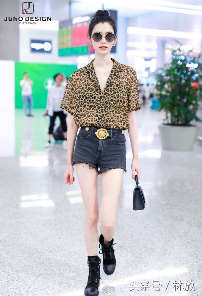 奚梦瑶穿豹纹参加维密面试,一不小心被李圣经欧尼同款穿搭秒成渣