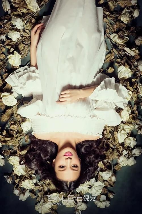 必收藏！百张女孩与花摄影作品！-右视觉十周年饕餮视觉盛宴。