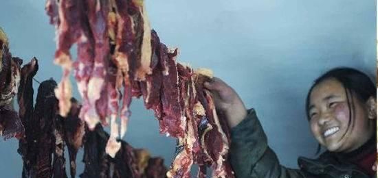 制作风干：“土方法”才够味 藏族人这样吃牦牛肉 ！