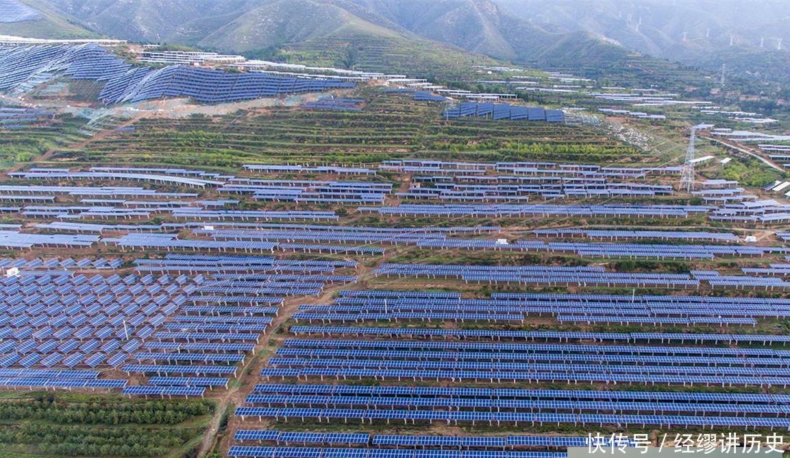  #绵延#全球最大光伏电站，耗资88亿，绵延40公里全是光伏板！
